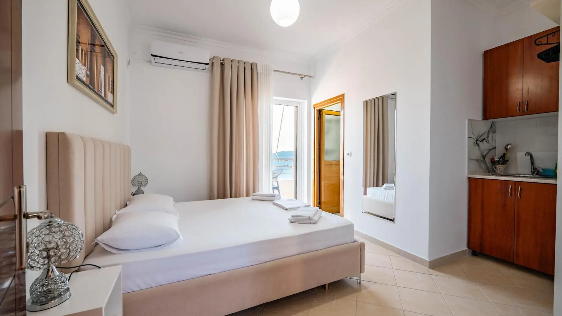 Eleni Guest House Sarande Country house