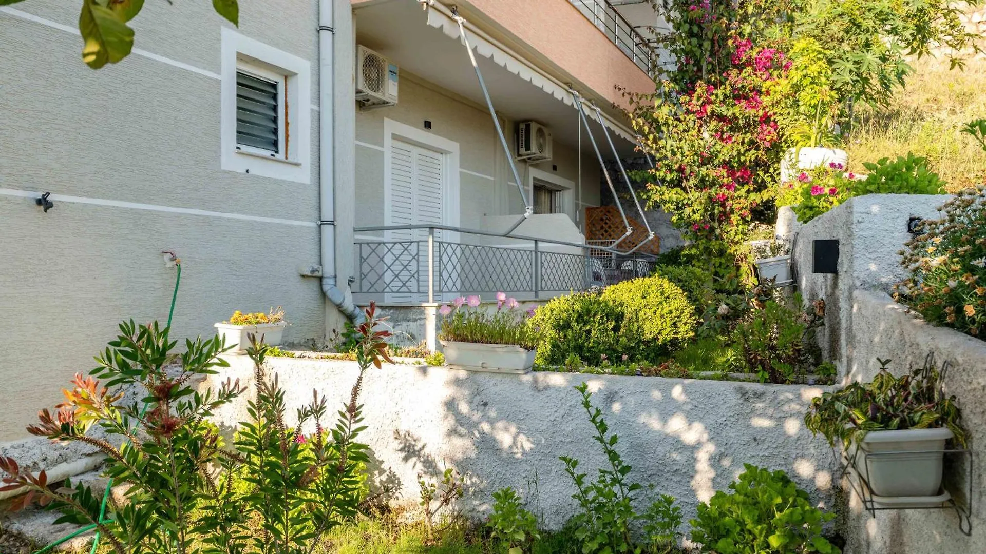 Eleni Guest House Sarande 0*,